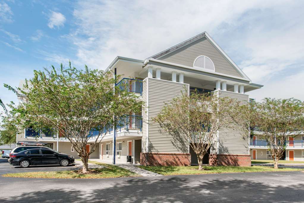 Suburban North I-4 Hotel 2*